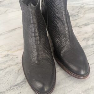 Women’s Black Crocodile Pattern Leather Boots